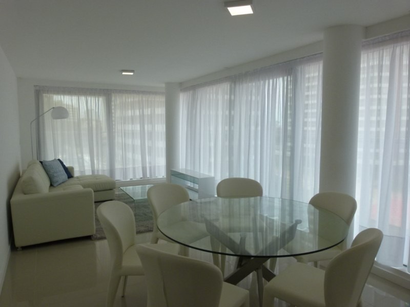 Departamento venta y alquiler en Edificio Chronos de Punta del Este, a pasos de la Playa Brava.